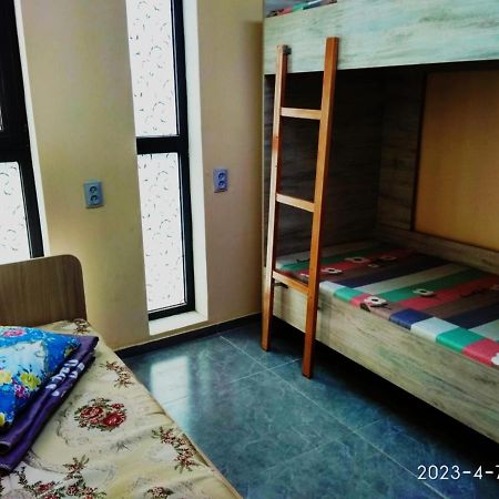 Tastaq Hostel Almaty Ngoại thất bức ảnh