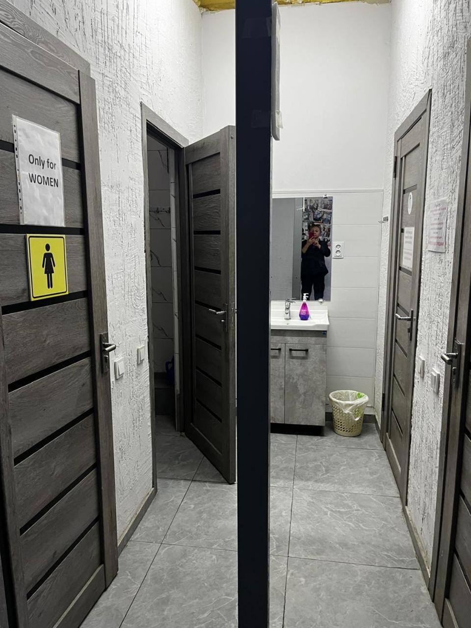 Tastaq Hostel Almaty Ngoại thất bức ảnh